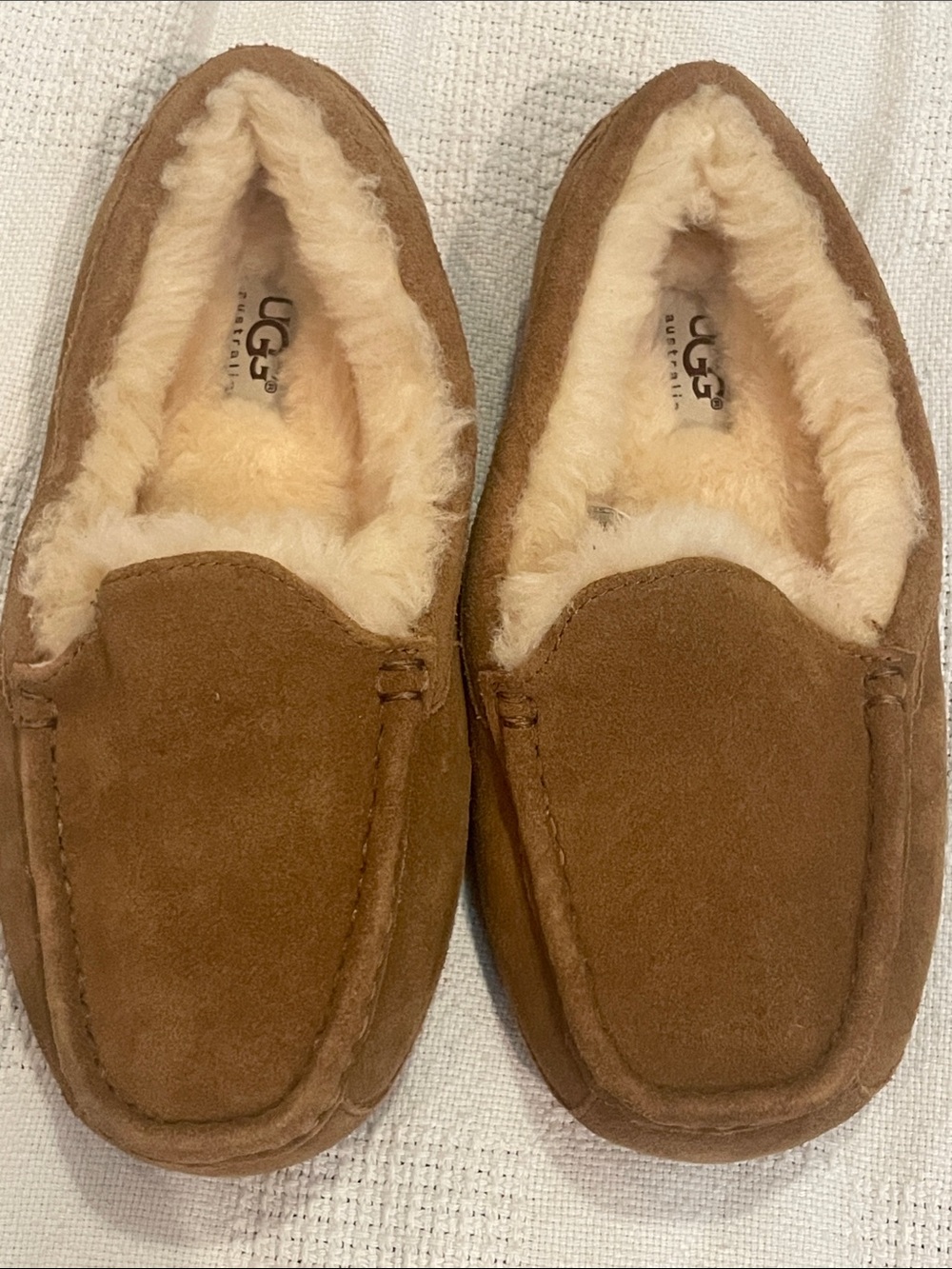 UGG Ascot Youth Size 4 Slippers